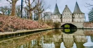 Canales y Puerta Medieval de Rabot. Gante, Bélgica.