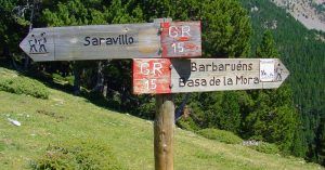 Cartel del GR 15. Saravillo, Barbaurens, Basa de la Mora. Huesca, Aragón.