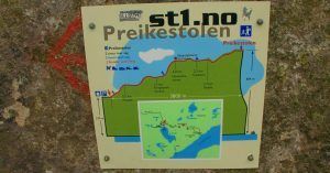 Cartel Informativo del Trekking Preikestolen El Púlpito. Noruega.