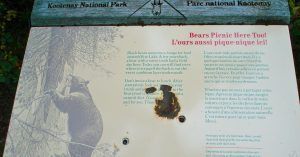 Cartel Peligro de Osos, Parque Nacional Kootenay, Columbia Británica. Canadá.