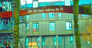 Cartel You One Now Leaving The EU. En la ciudad Libre de Christiania.