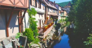 Casas Kayserberg en el Río.