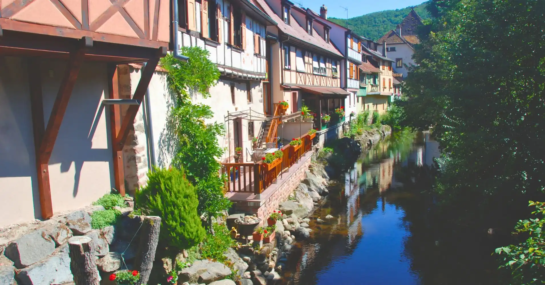Casas Kayserberg en el Río.