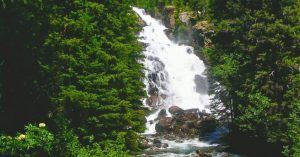 Cascada Hidden Falls, Jackson. Parque Nacional Grand Tetón. Parque Nacional Grand Tetón. Wyoming. Estados Unidos.