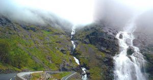 Cascada Stigfossen. Carretera de los Trolls Trollstigen. Noruega.