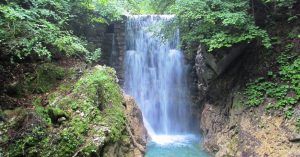Cascada Wolfsklamm. Garganta del Lobo, Tirol. Stans, Austria.