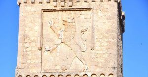 Castillo de Barcience. Gran León escudo de los Silva. Toledo, Castilla la Mancha.