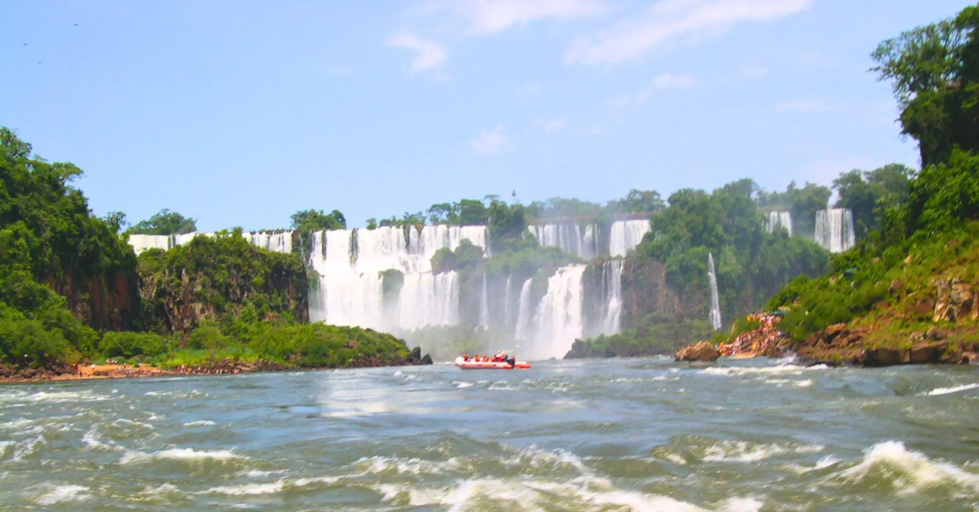 Cataratas de Iguazú en Lancha Rápida.