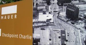 Checkpoint Charlie en Berlín. Alemania.