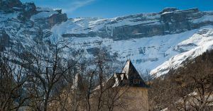 Circo de Gavarnié en Altos Pirineos. Occitania, Francia.