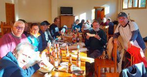 Comiendo en el Albergue de Riodeva. Teruel, Aragón.