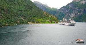 Crucero en el Fiordo de Geiranger. Noruega.