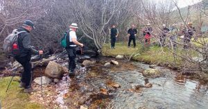 Cruzando el Río Navacerrada. Valle de La Barranca, Madrid.
