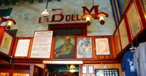 Cuadros en La Bodeguita del Medio. La Habana Vieja, Cuba.