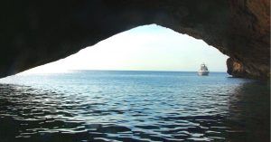 Cueva Azul del Parque Nacional Marítimo Terrestre Archipiélago de Cabrera. Islas Baleares.