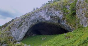 Cueva Ciloña, Vía Ferrata de la Hemida. Picos de Europa, Cantabria.