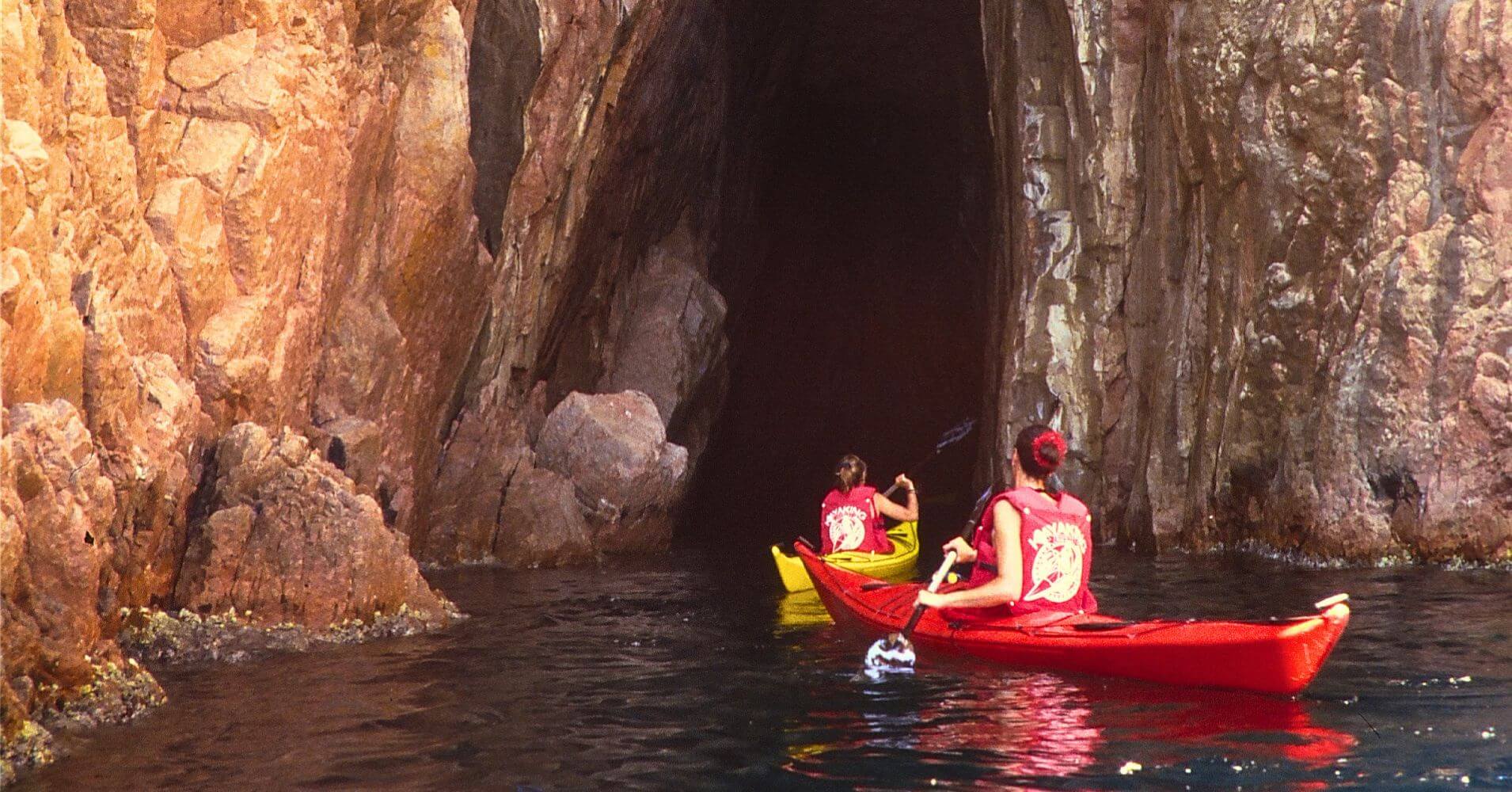 Cueva de Bisbe, Obispo. Tamariu, Costa Brava. Gerona.
