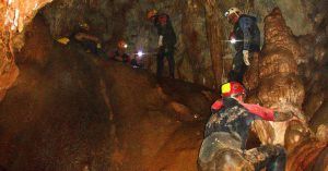 Cueva de las Excéntricas. Subida al Paso del Anillo. Igualeja. Málaga.