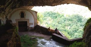 Cueva de Sandaili y Ermita de San Elías. Araotz, Road Trip Viaje por el País Vasco en Autocaravana.