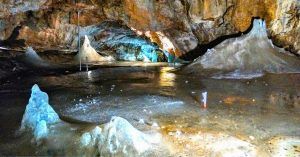 Cueva Glaciar Dobšinská. Parque Nacional Paraíso Eslovaco. Eslovaquia.
