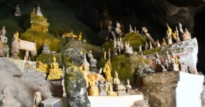 Cuevas de Pak Ou. Tham Ting, Cueva Inferior. Laos.