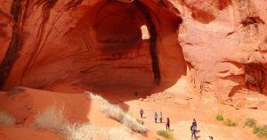 Cuevas del Monument Valley. Valle de Los Monumentos. Utah, Arizona. Estados Unidos.