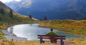 Descansando en Cinco Lagos de Zermatt. Suiza.