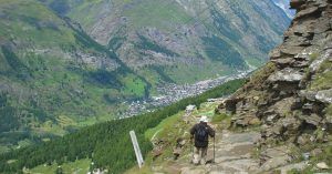 Descenso a Zermatt. Marcha del Gornergrat. Suiza.