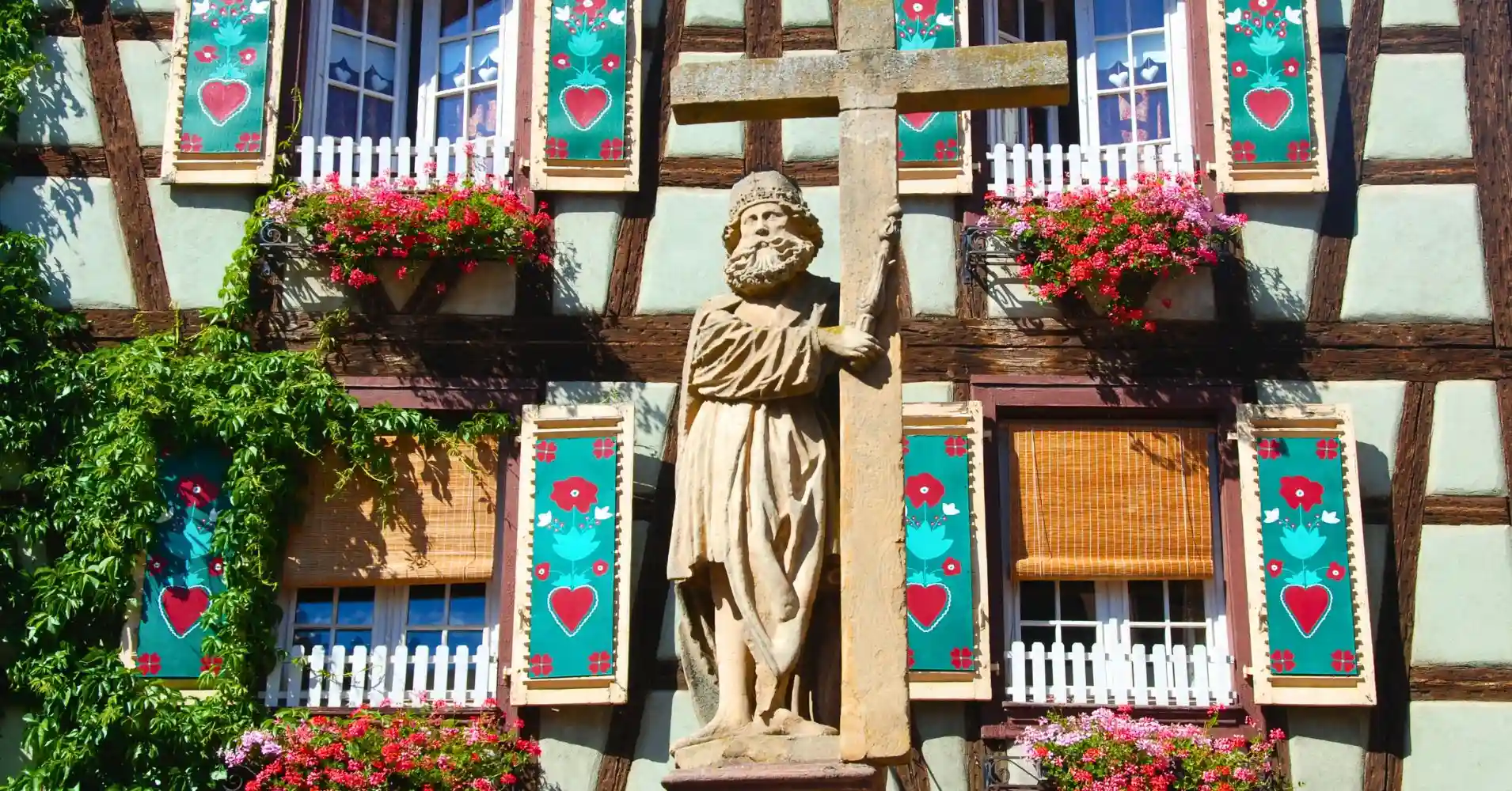 Detalle de Estatua de Kayserberg en Alsacia.