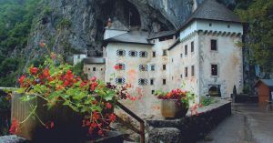 Detalles del Castillo de Predjama.. Eslovenia.