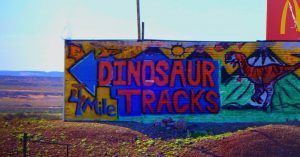 Dinosaur Tracks, Cartel en Tuba, Arizona. Estados Unidos.