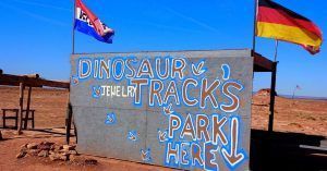 Dinosaur Tracks, Cartel. Tuba, Arizona. Estados Unidos.