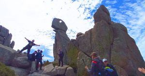 Disfrutando con el Dinosaurio de La Maliciosa. Navacerrada, Madrid.