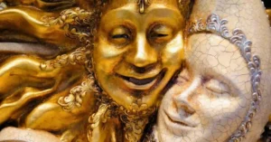 El día y la noche. Carnaval de Venecia, Italia.