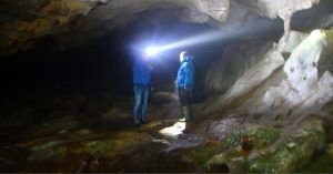 El Interior de la Cueva de Cobijeru. Buelna, Asturias.