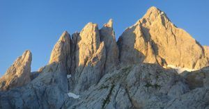 Empresas de Aventura de Asturias. Pico Cabrones, Picos de Europa. Foto: Tocando Cumbre.