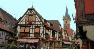 En Obernai. Bajo Rin, Alsacia. Gran Este, Francia.