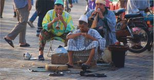 Encantadores de Serpientes en la Plaza de Jamaa el Fna. Marrakech, Marruecos.