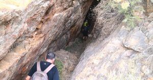 Entrada a la Galería Cueva de los Champiñones. Paisaje Protegido del Cabezo Gordo. Torre Pacheco. Murcia.