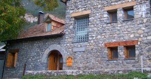 Entrada Albergue Miguela. Saravillo, Huesca. Aragón.
