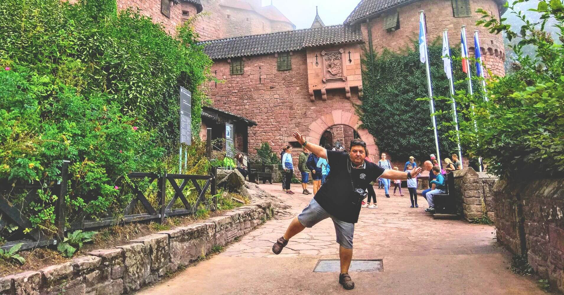 Entrada del Castillo de Haut-Koenigsbourg. Alsacia, Francia.