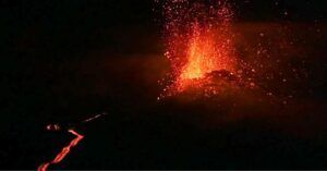 Erupción Nocturna del Volcán Pacaya. Amatitlán. Guatemala.