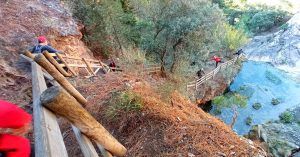 Escalera de Madera Salto de Las Yeguas y Cascada de Las Ninfas. Amanaderos de Riodeva. Teruel, Aragón.