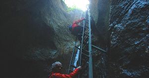 Escalera Grande del Cañón de las Siete Escaleras (Canionul Sapte Scări). Montes Cárpatos. Timisu de Jos. Brasov. Transilvania. Rumanía.