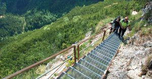 Escaleras Camino Equipado del Lago di Sorapis. Cortina d' Ampezzo. Belluno. Véneto. Italia.