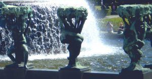 Esculturas Árboles de la Vida. Parque Vigeland, Oslo. Noruega.