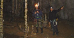 Espeleólogos en el Sistema de Cueto Coventosa. Valle de Asón. Cantabria. España.