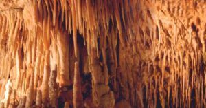 Estalactitas de las Cuevas del Drach. Isla de Mallorca, Islas Baleares.