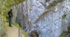 Estrechos en el Desfiladero Kaiserklamm. Pinegg, Brandenberg. Tirol, Austria.
