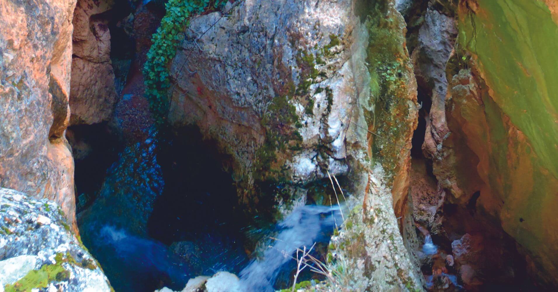 Estrechos Ferrata de Pasarela de Espeja de San Marcelino. Soria, Castilla y León.
